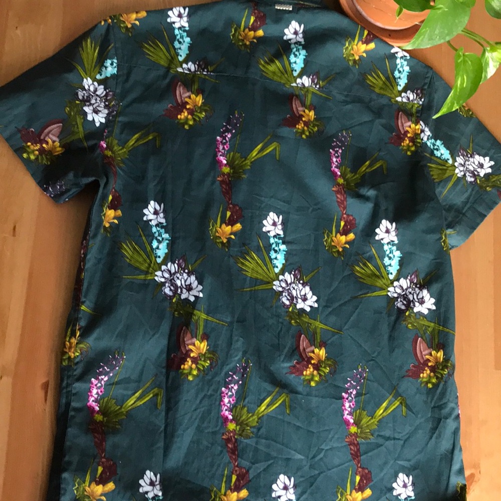 🎉HP🎉 Island Time - button up shirt - Picture 4 of 5
